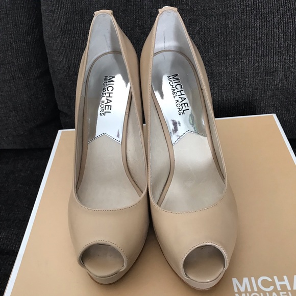 Michael Kors York Platform Nude - Picture 3 of 7